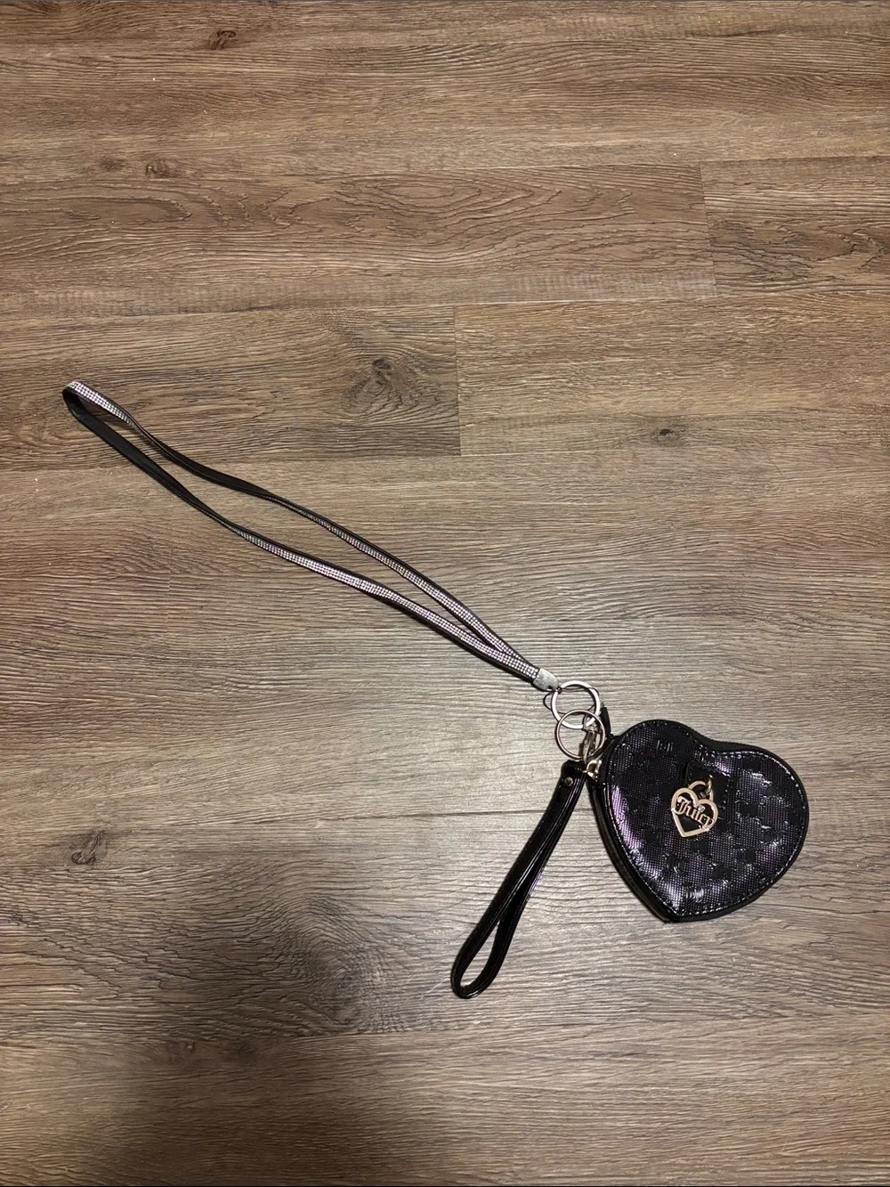 juicy couture heart wristlet